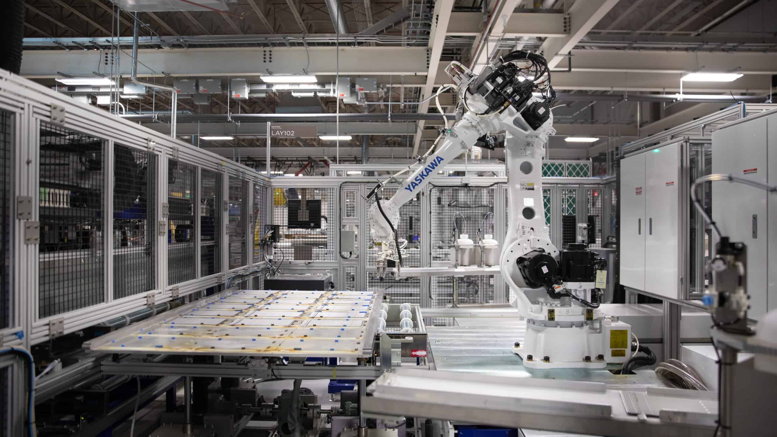 Giga-2-Factory-Robot-3-scaled宽屏